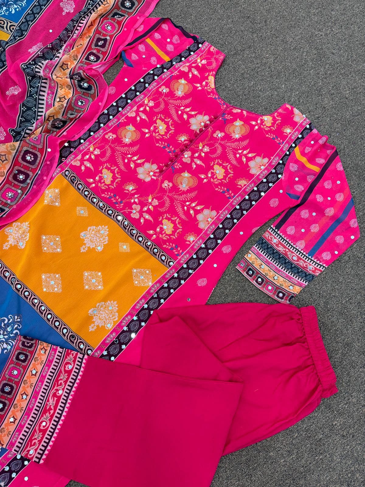 Design Collection Fancy Digital Print Kurti-pant With Dupatta