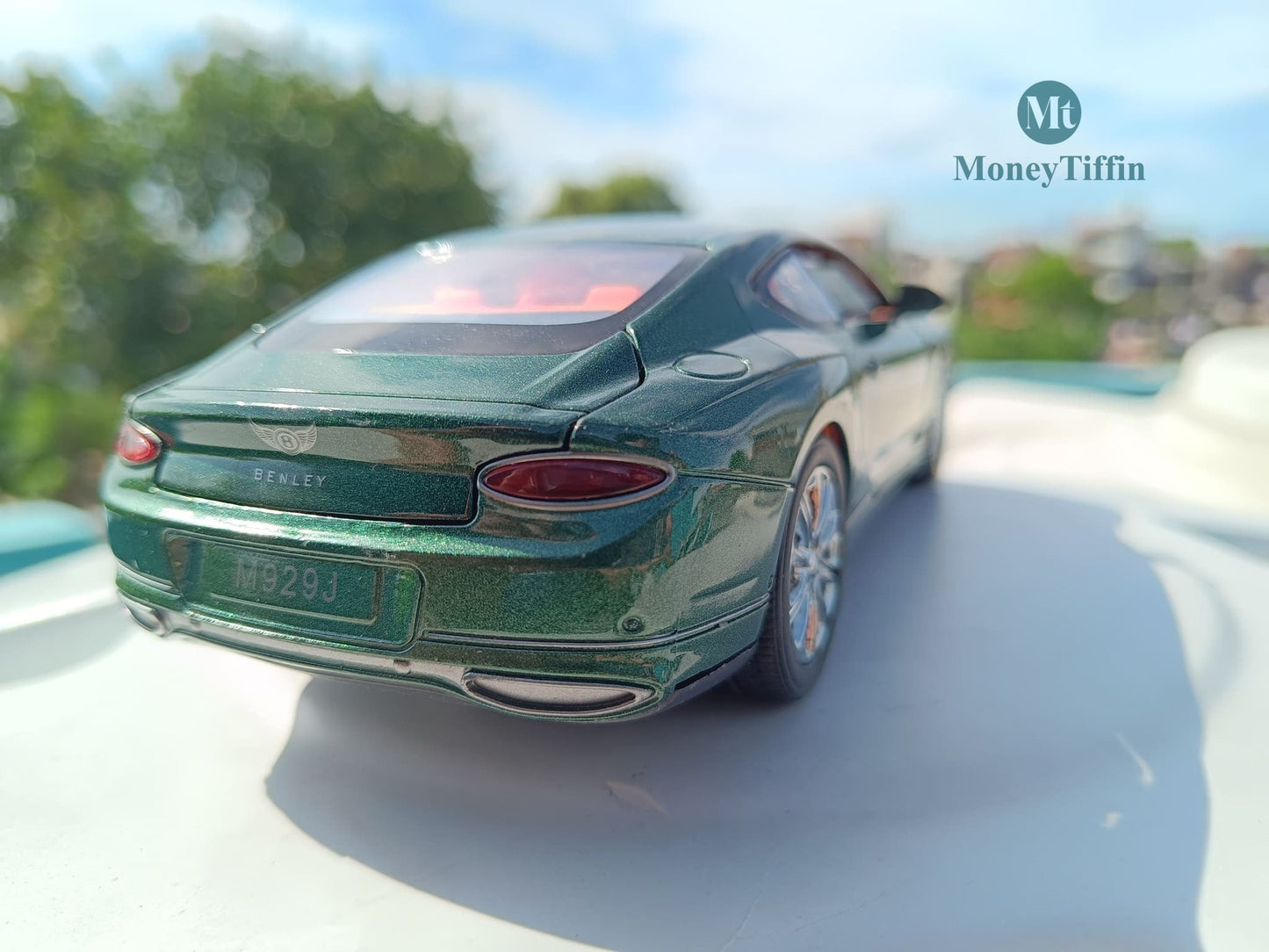 Bentley - Diecast Metal Car | ( 1:24 Scale Simulation Sound and Light Pull Back Series )