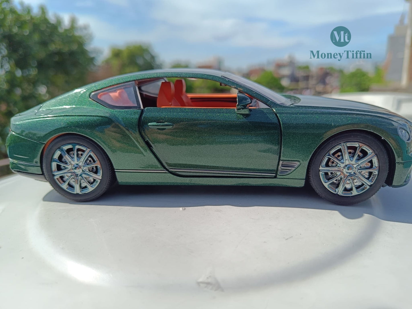 Bentley - Diecast Metal Car | ( 1:24 Scale Simulation Sound and Light Pull Back Series )