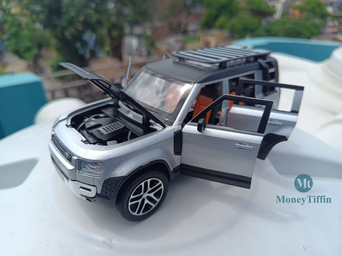 Land Rover Defender - Diecast Metal Car | ( 1:24 Scale Simulation Sound and Light Pull Back Series )