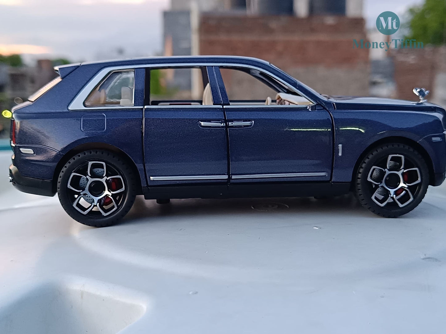 Rolls-Royce Cullinan - Diecast Metal Car PURPLE Color | ( 1:24 Scale Simulation Sound and Light Pull Back Series )