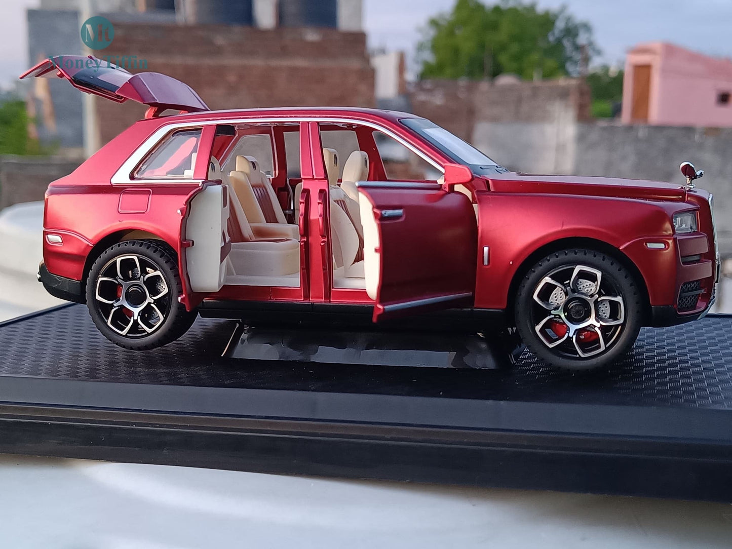 Rolls-Royce Cullinan - Diecast Metal Car RED Color | ( 1:24 Scale Simulation Sound and Light Pull Back Series )